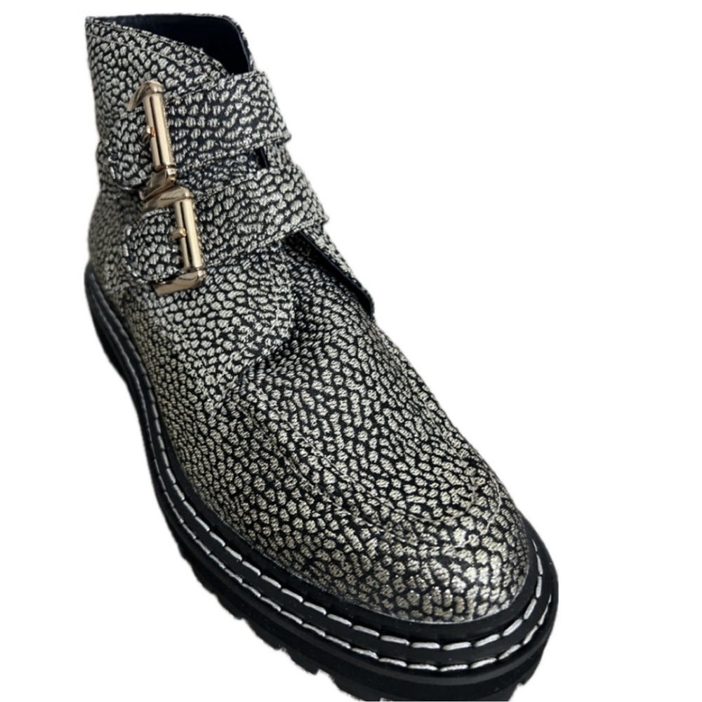 CECILIA NEW YORK Honor Gold Dot Leather
Sole Strap Cushioned Boots size 9.5M